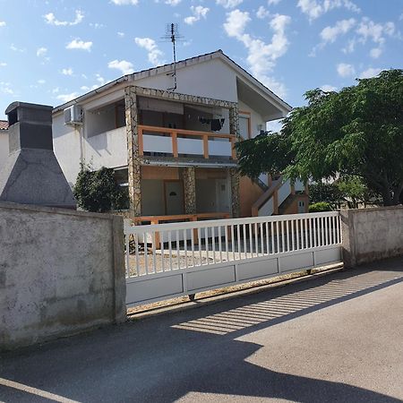 Lipa Mare Vir Apartment Ngoại thất bức ảnh