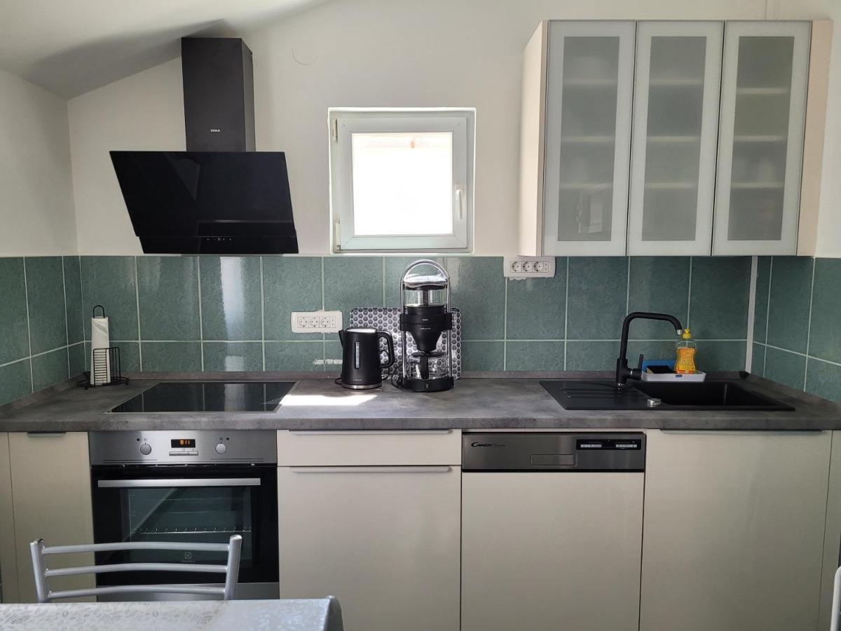 Lipa Mare Vir Apartment Ngoại thất bức ảnh